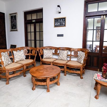 Man Mountain Villa Matale Exterior foto