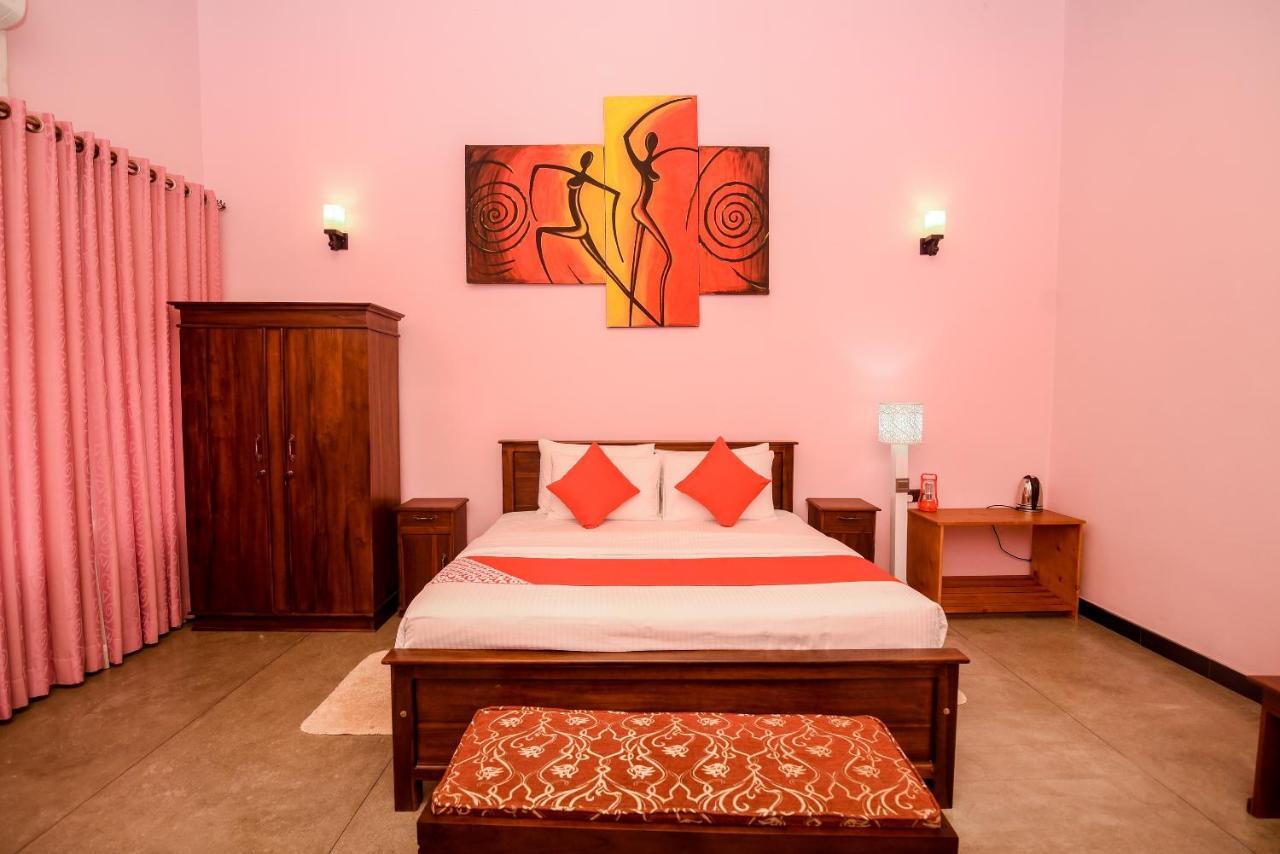Man Mountain Villa Matale Exterior foto