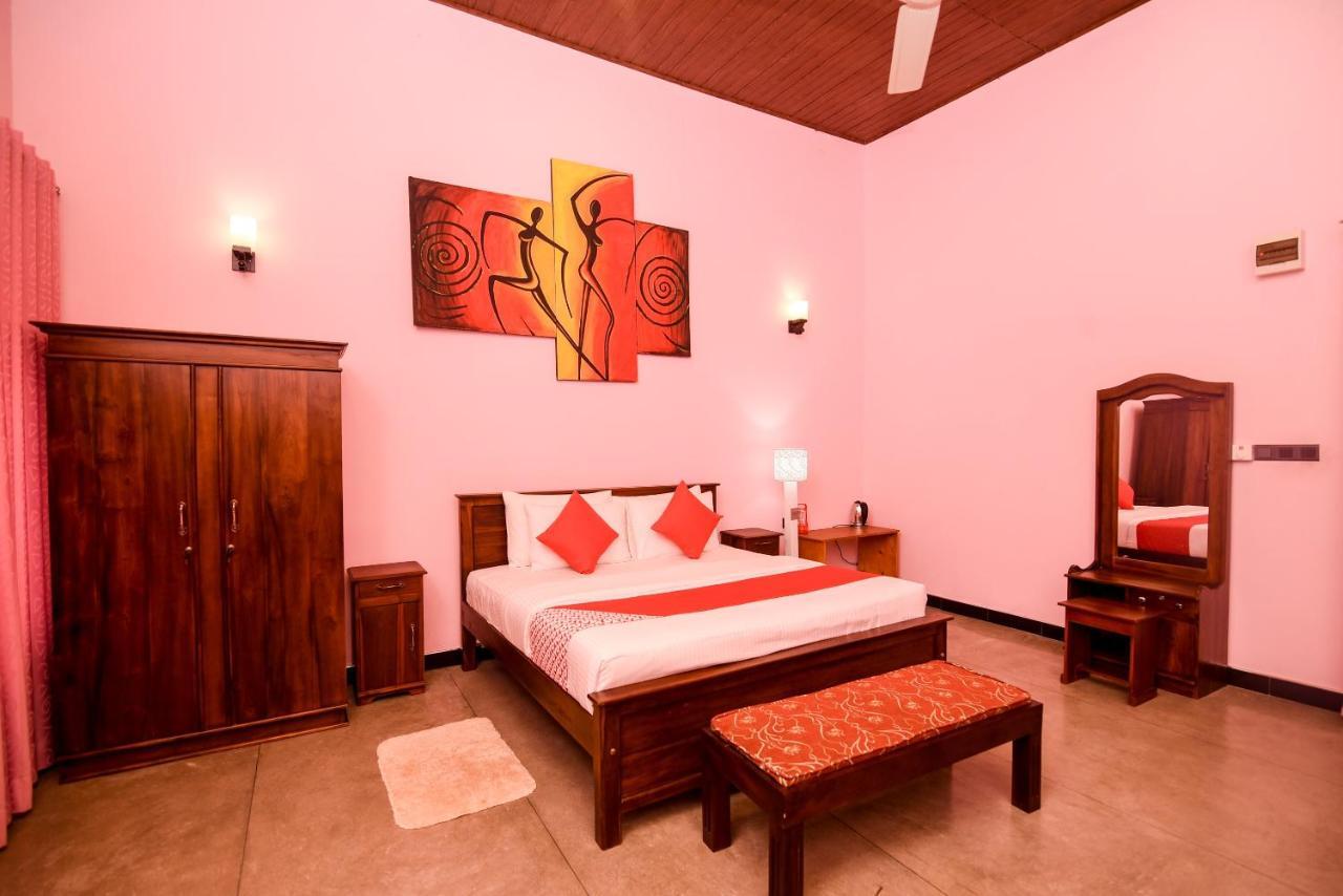 Man Mountain Villa Matale Exterior foto